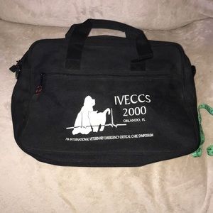 Leeds black and white animal health bag 💕